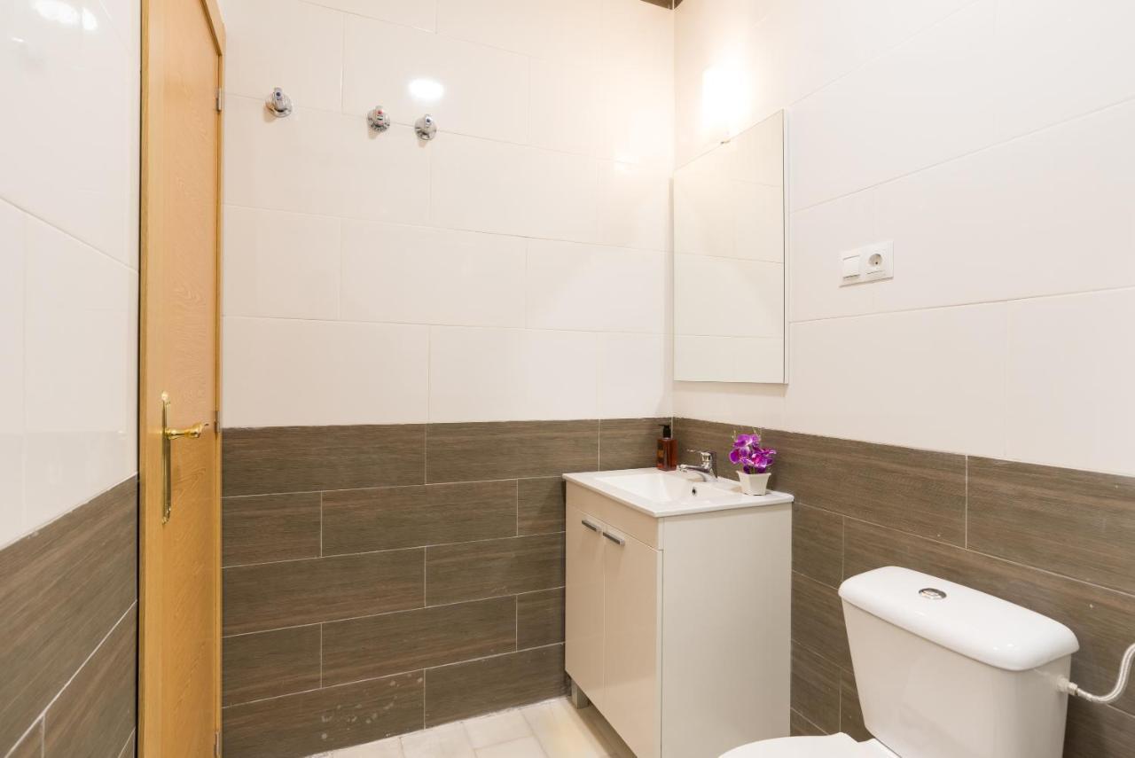 Ole Hostels Malaga Zambrano Екстериор снимка