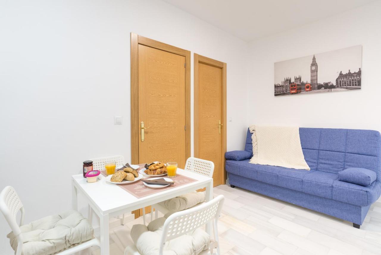 Ole Hostels Malaga Zambrano Екстериор снимка