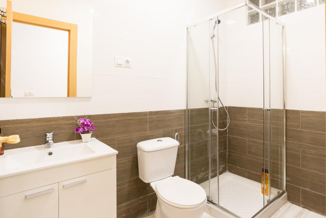Ole Hostels Malaga Zambrano Екстериор снимка