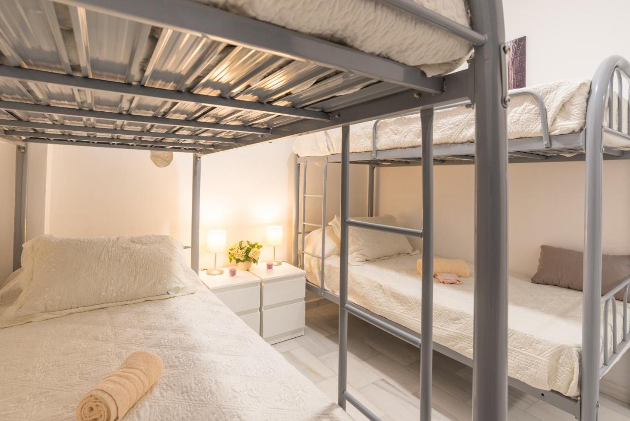 Ole Hostels Malaga Zambrano Екстериор снимка