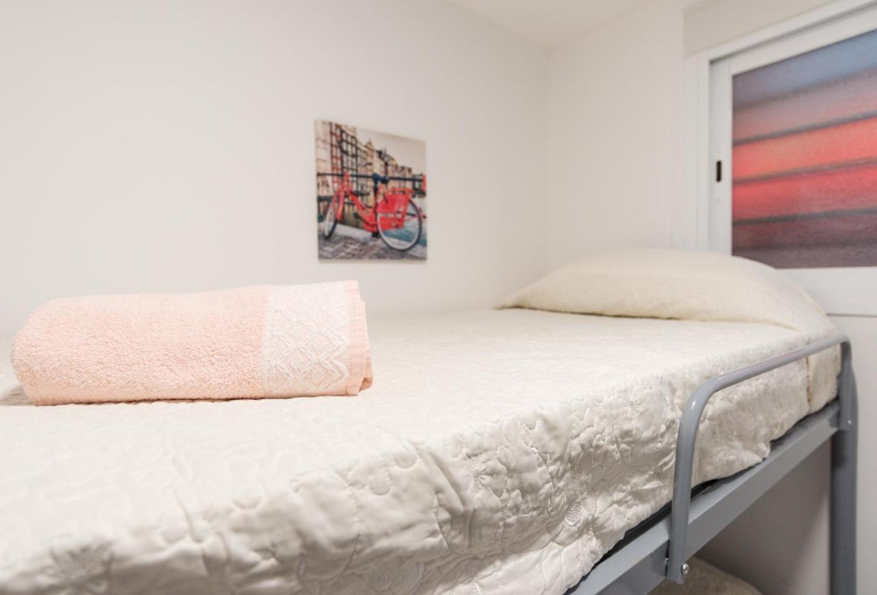 Ole Hostels Malaga Zambrano Екстериор снимка