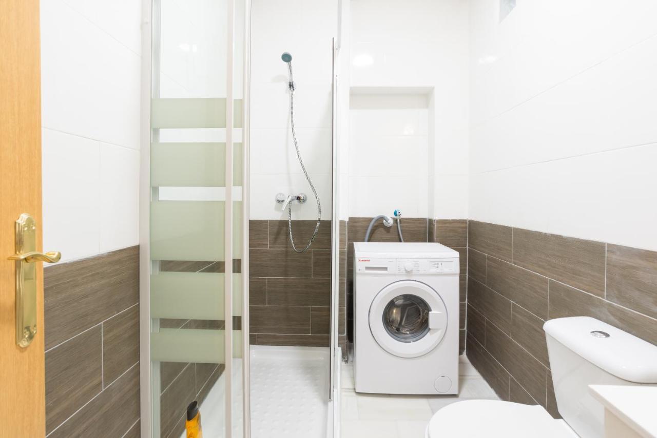 Ole Hostels Malaga Zambrano Екстериор снимка