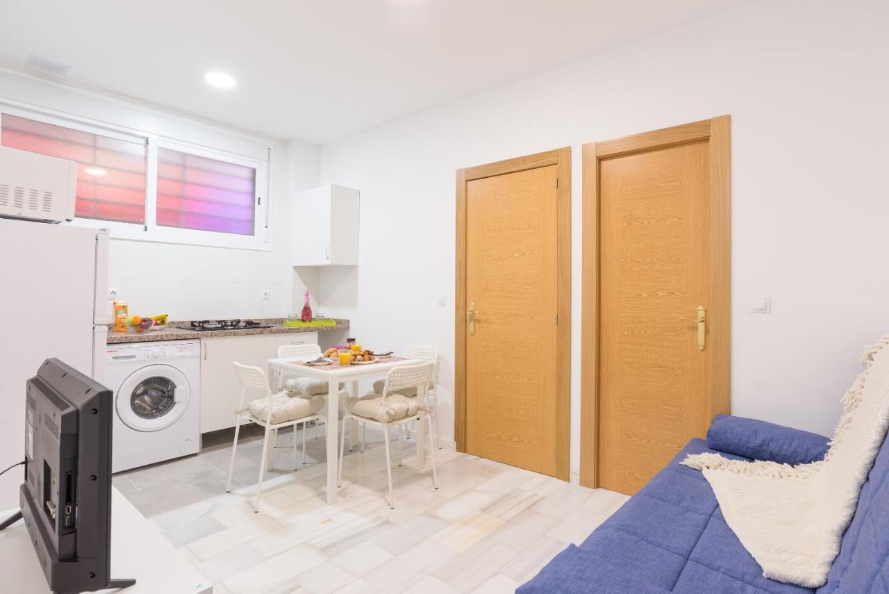 Ole Hostels Malaga Zambrano Екстериор снимка